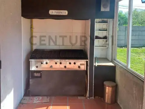 VENTA CASA QUINTA 5 AMBIENTES PASO DEL REY PILETA