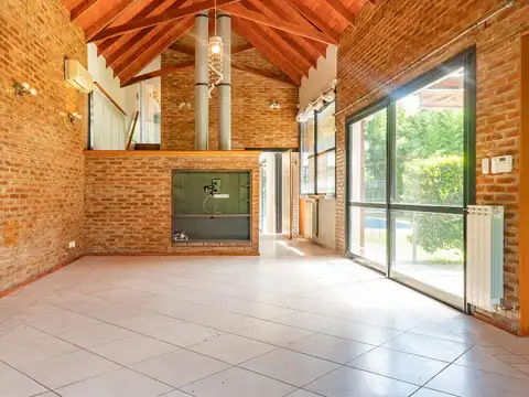 Casa 5 ambientes con 2 baños