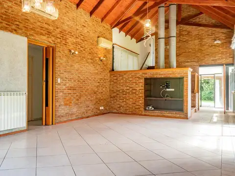 Casa en Venta con 2 cocheras