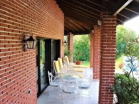 Casa 6 ambientes con 4 baños