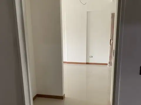 Jose A Miralla 1000, Piso 1