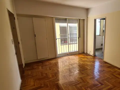 DeDEPTO DE 2AMB.6º PISO AL C/FRENTE de aporx 45Mts2, LUMINOSO Y EN BUEN ESTADO. EXPENSAS $ 130.000