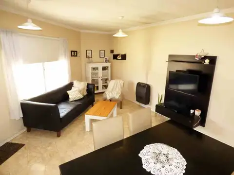 Casa-Dúplex de 3 ambientes en Venta en Banfield