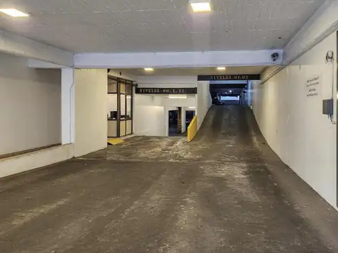 Cochera en venta Urquiza 1900