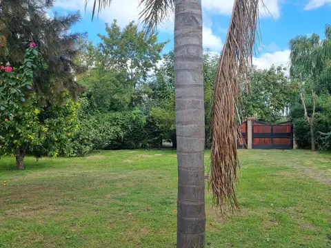 VENTA AMPLIO TERRENO 26 X 37,50 CON CASA CONSTRUIDA