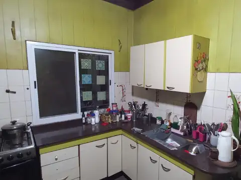 OPORTUNIDAD! CASA DE ESQUINA