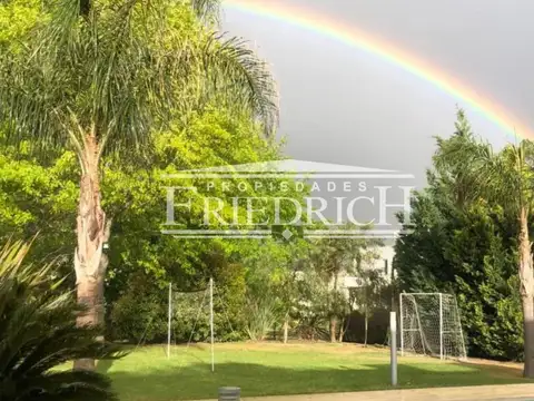 Casa en Venta con 4 cocheras