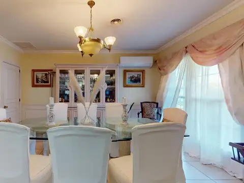 Casa en Venta en Abril Club De Campo, USD 745.000