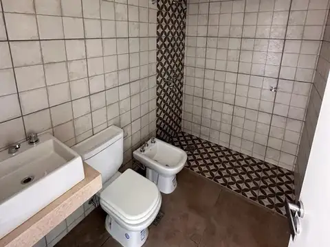 Oficina en Alquiler con 1 cochera