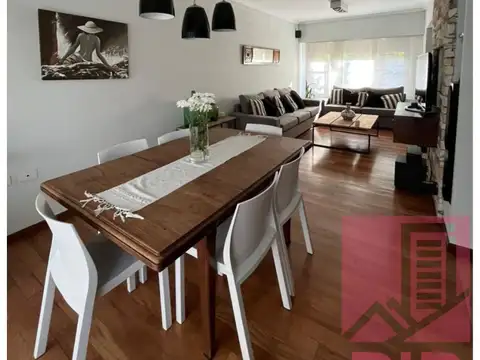 Casa 5 ambientes con 2 baños