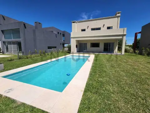 Av. de los Lagos 1600, Piso 0