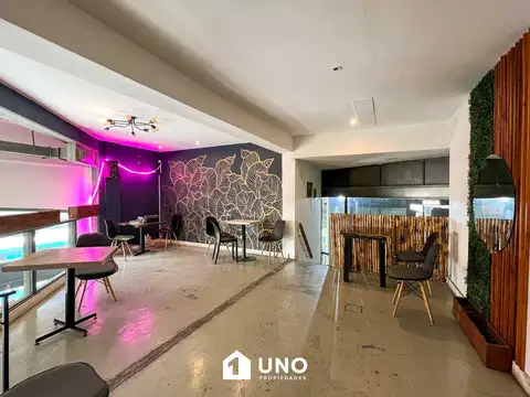 Corrientes y Santa Fe - Local.