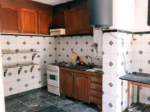VENTA CASA A REFACCIONAR 6 AMBIENTES  BELLA VISTA