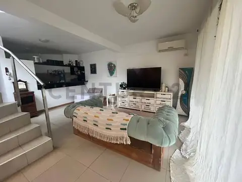 Av. Félix Aguilar 2600, Piso 0