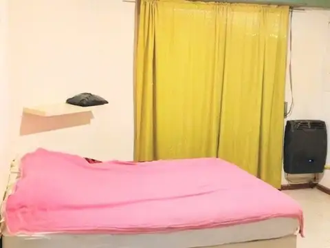 Casa 7 ambientes con 2 baños