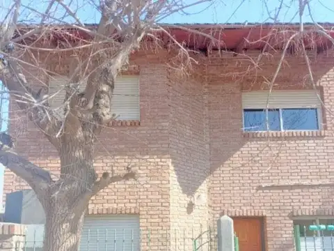 VENTA CASA CINCO DORMITORIOS Y DOS BAÑOS