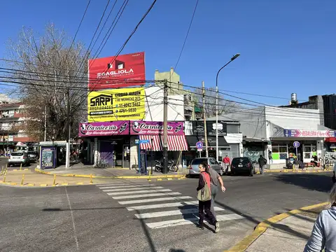 Esquina comercial de 700m2 en venta - Ciudad Jardín