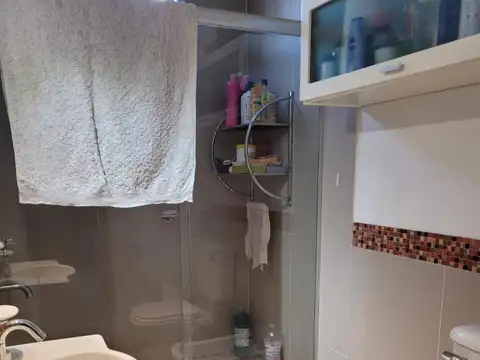 Hermoso Chalet con 4 Dormit. a 8 Cdras. Estac.