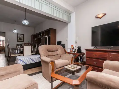 25 de mayo 1700 local y casa sobre lote de 10mx50m