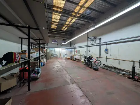 Depósito o taller con casa en Parque Chas