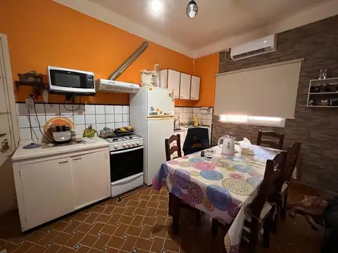 Casa en Venta con 4 cocheras