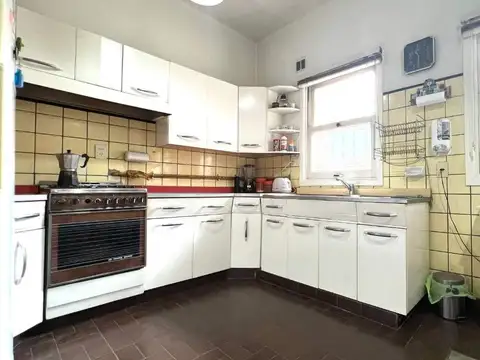 Casa 8 ambientes con 3 baños