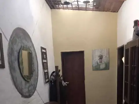 Casa 6 ambientes con 2 baños