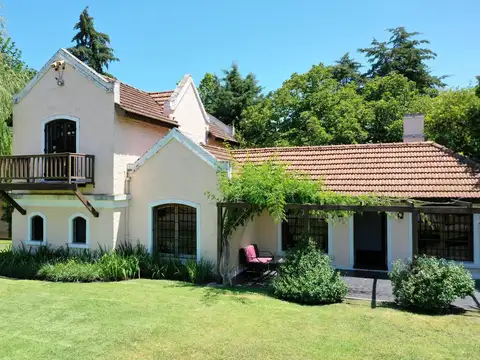 Casa en Venta con 2 cocheras