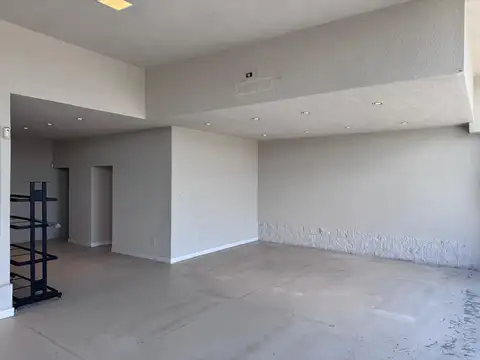 Local en Alquiler en Benavidez, USD 3.000