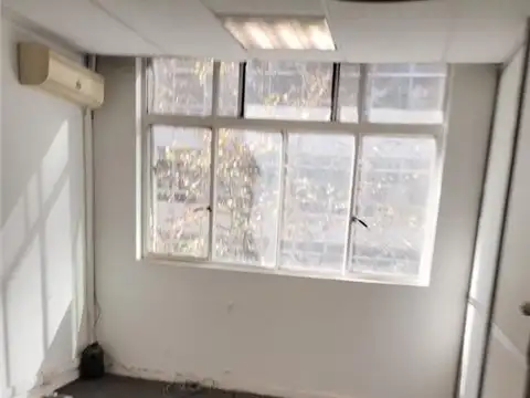 Oficina 5 ambientes con 2 baños
