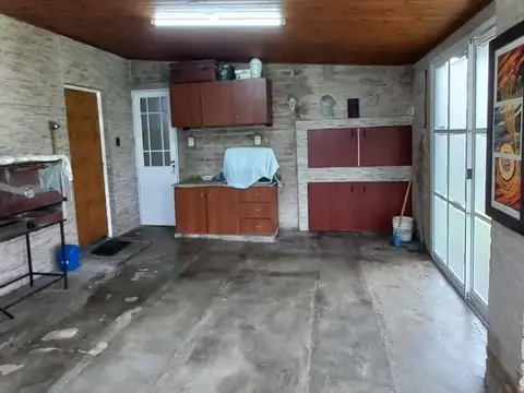 Casa 7 ambientes con 1 baño