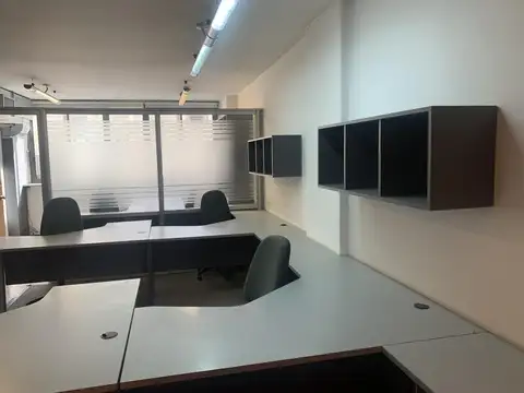 VENTA DE OFICINA COMERCIAL AMOBLADA - EXCELENTE FINANCIAMIENTO PRIVADO