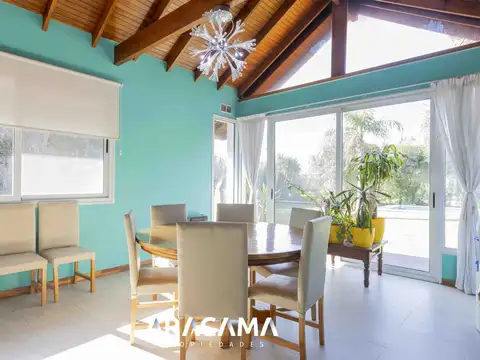 Casa en Venta con 2 cocheras