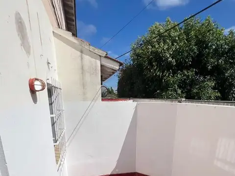 Depto Tipo Casa en Alquiler de 3 ambientes