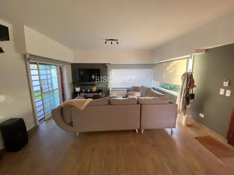 EXCELENTE CASA DE 5 AMBIENTES CON PISCINA EN BARRIO NORTE