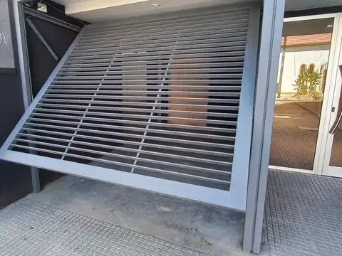 VENTA COCHERA VILLA URQUIZA P.B. PORTÓN AUTOMÁTICO