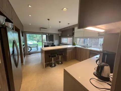 Casa en Venta con 6 cocheras