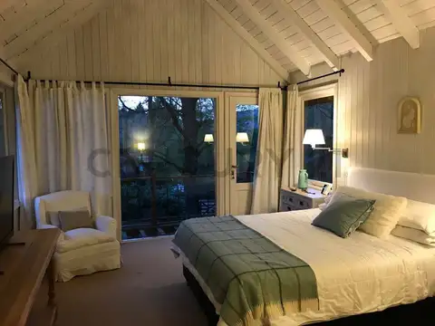 Casa 6 ambientes con 3 baños