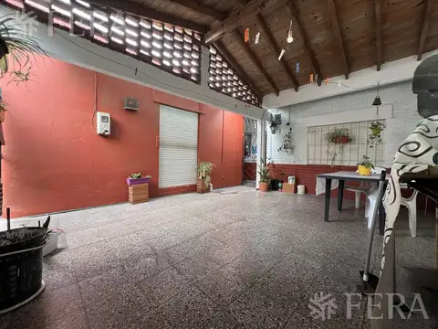 Casa 6 ambientes con 2 baños