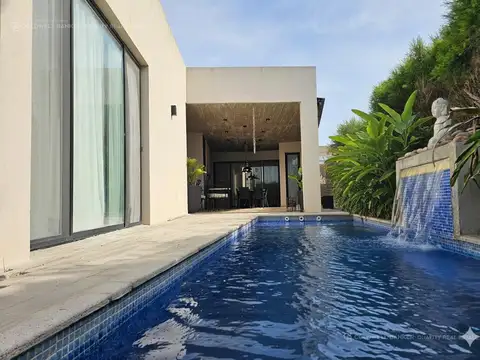 Casa moderna en venta en Santa Elena – Pilar del Este 3 dormitorios, pileta y galería