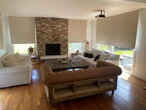 Casa 5 ambientes con 4 baños