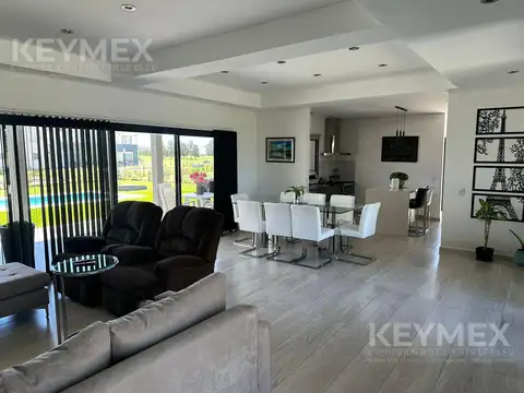 Casa 4 ambientes con 3 baños