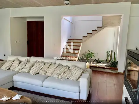 Se vende casa en Montoya, La Barra en impecable estado