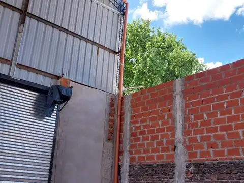Galpon en Venta 46  mts Fondo