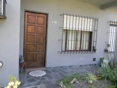 Casa en venta – 4 ambientes más monoambiente