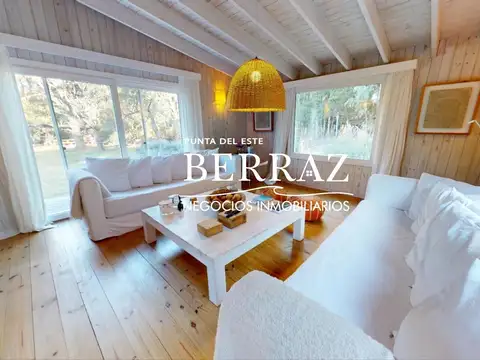 Casa 8 ambientes con 5 baños