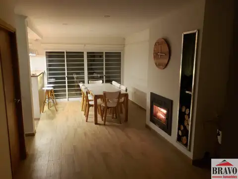 Dúplex en venta de 3 dormitorios c/ cochera en Las Gaviotas