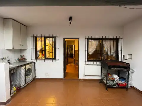 Casa de 4 ambientes con Cochera en Venta en Ramos Mejia