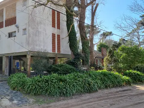 Alameda 204 400, Piso 1