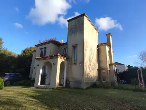 Casa en venta en Los Jazmines, Pilar Del Este - 6 Ambientes